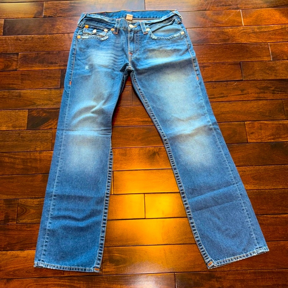 🔥🔥True Religion Men’s Jeans With Button Flip Pockets. 33x32. New Condition.